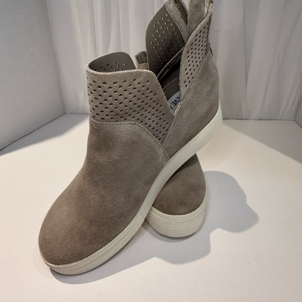 Steve Madden (NEW) Women's Suede Wedge Booties